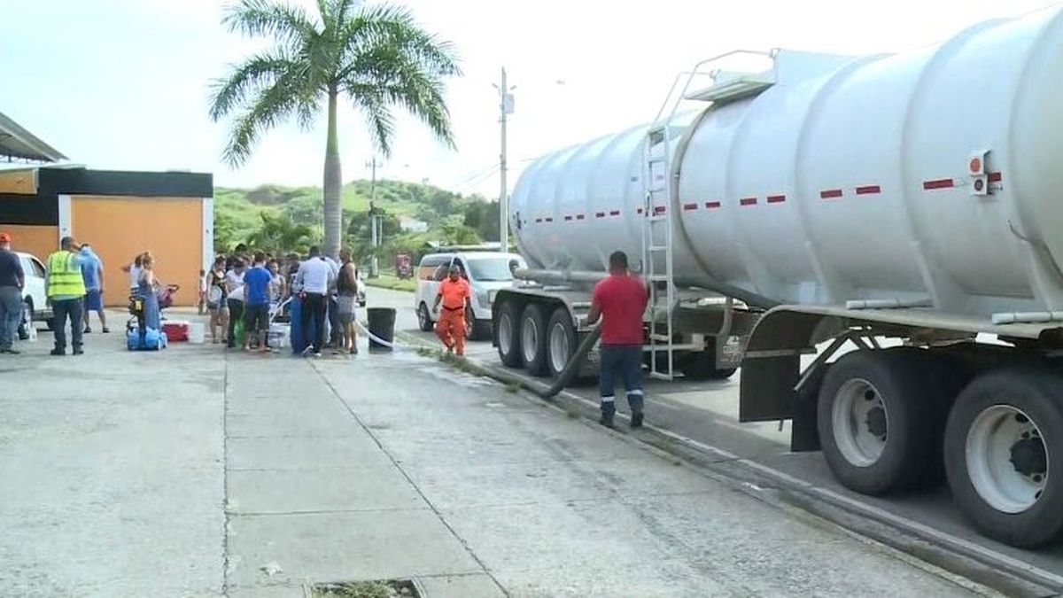 M S De Mil Moradores De Arraij N Est N Sin Agua Potable