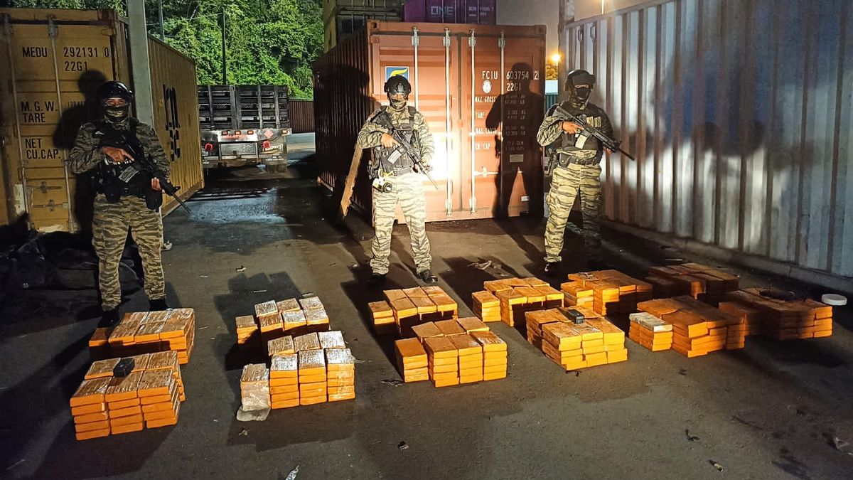 Polic A Incauta Paquetes De Droga En Puerto Del Pac Fico