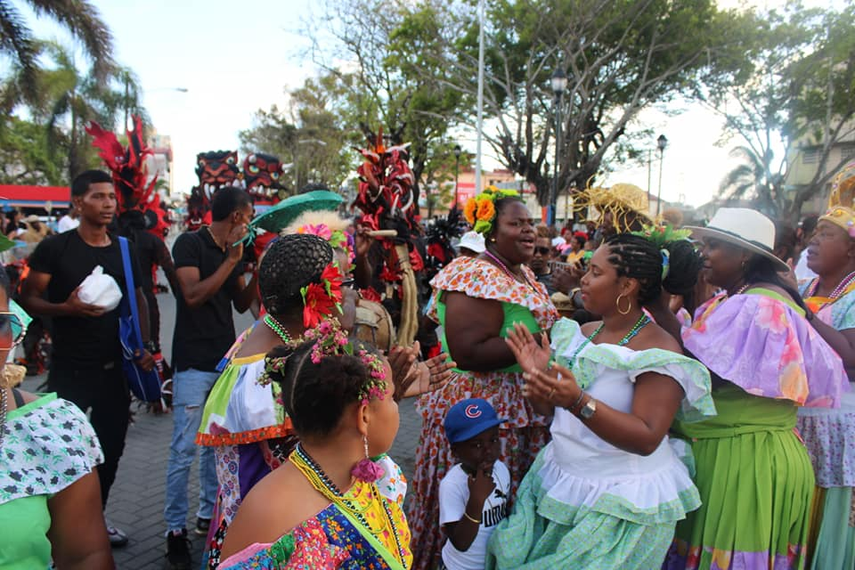 Realizar N Desfile De La Pollera Congo En Col N