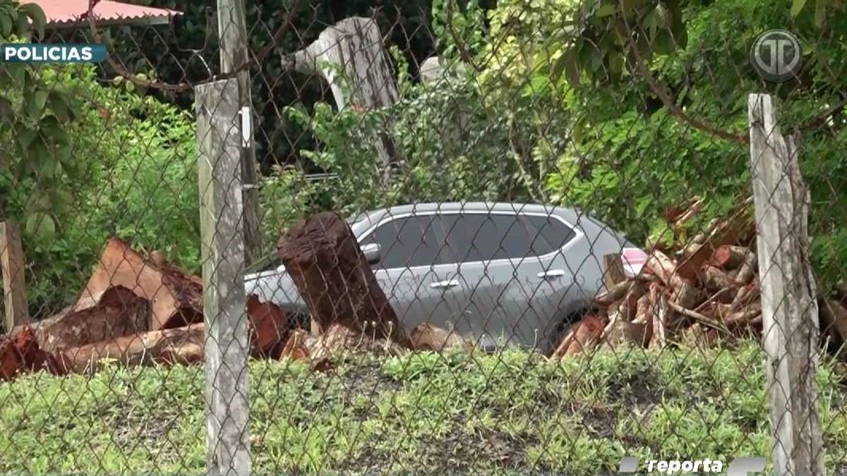 Encuentran Cuerpo Dentro De Un Auto Abandonado En Una Barriada De La