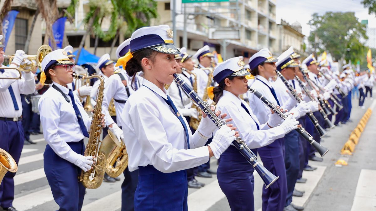 Bandas De M Sica Escolares Participan En El Despegue De Las Fiestas