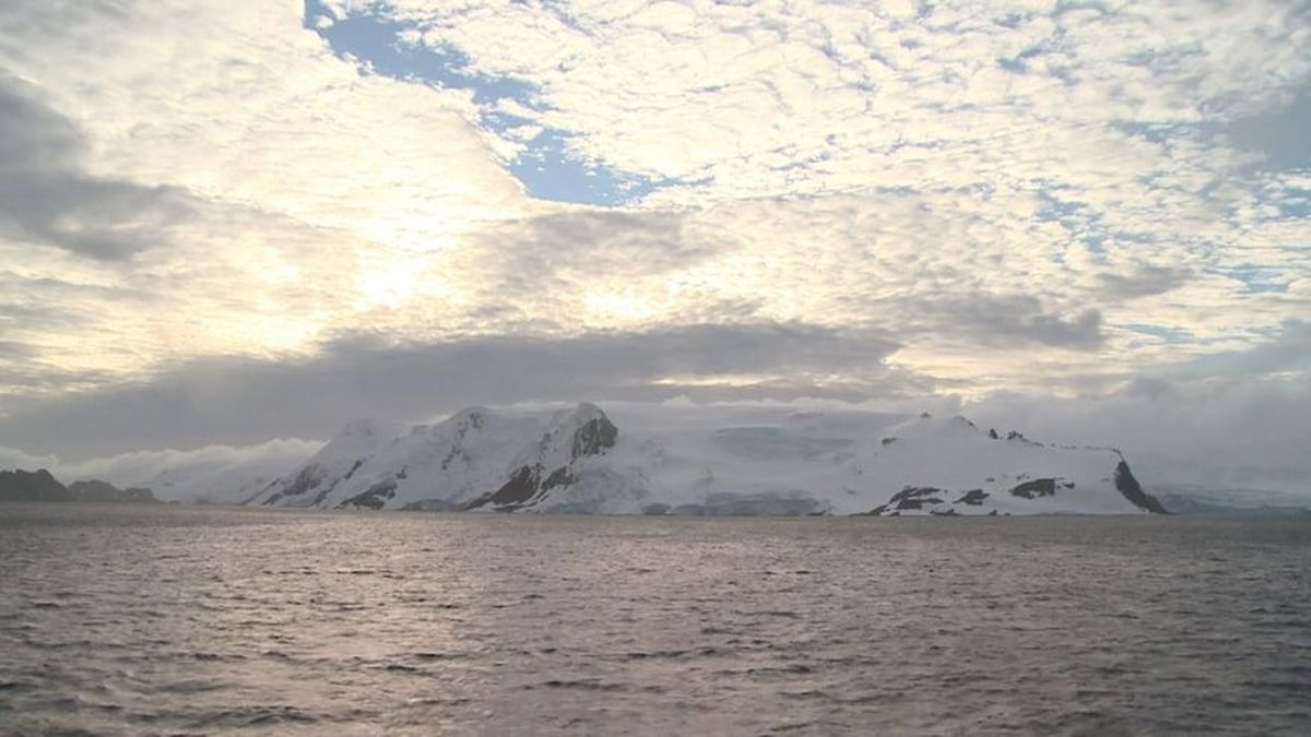 Se forma un iceberg gigantesco en la Antártida