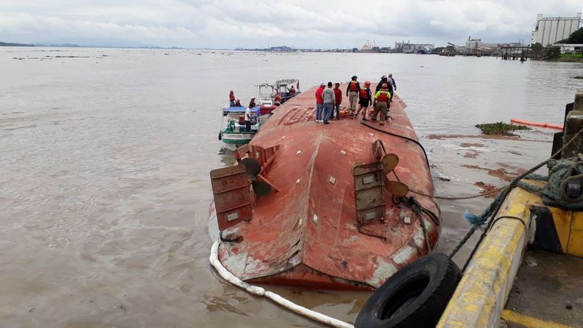 Dentro De Un Barco Que Se Hunde