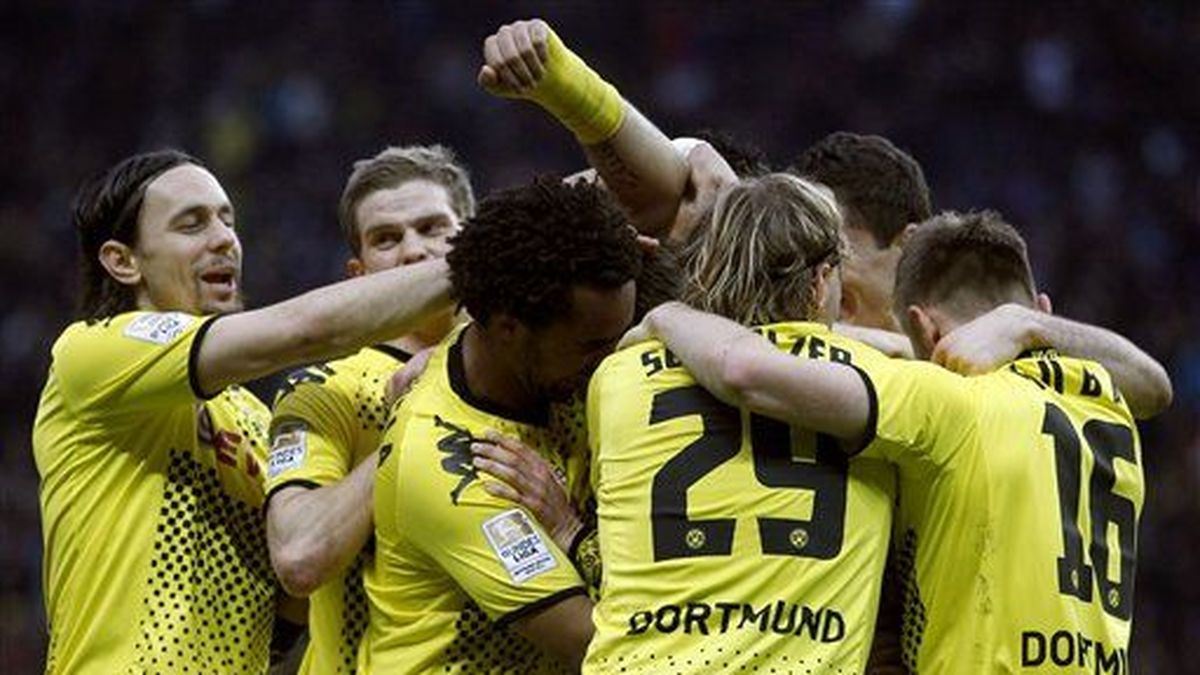 Borussia Dortmund Gana Y Sigue L Der En La Bundesliga