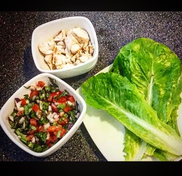 Tacos de Lechuga con pollo y pico de gallo