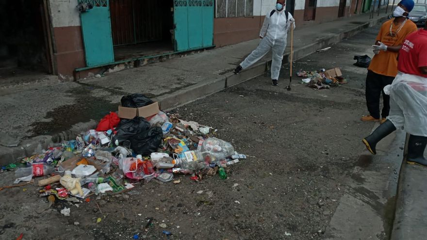 Las autoridades sanitarias piden evitar los criaderos de mosquitos para mitigar el contagio del Dengue y otras enfermedades Las autoridades sanitarias piden evitar los criaderos de mosquitos para mitigar el contagio del Dengue y otras enfermedades