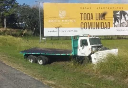 Este camión grúa está involucrado en el accidente Este camión grúa está involucrado en el accidente