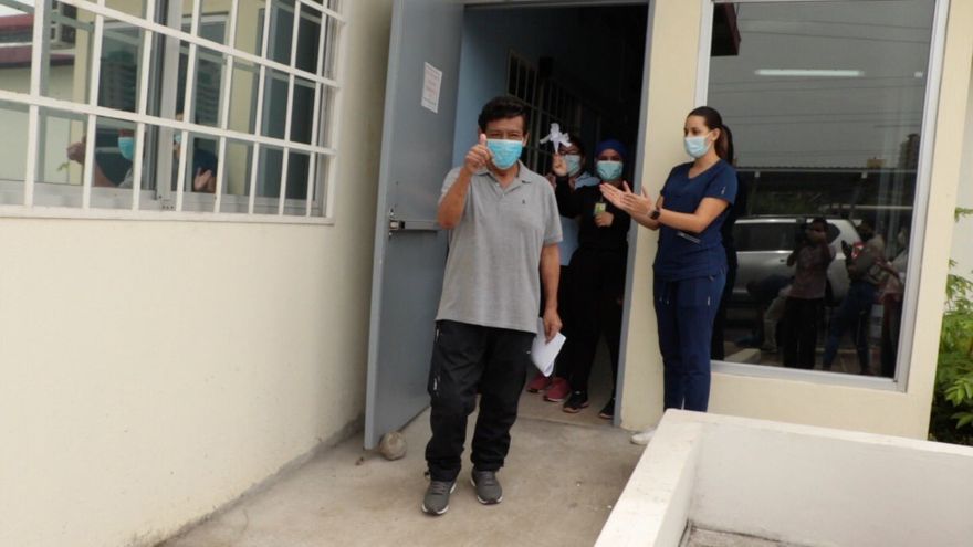 La cifra de mineros recuperados asciende a 197 tras la salida este sábado del último de ellos del Instituto Nacional de Medicina Física y Rehabilitación, donde hacía terapia para mejorar su condición física La cifra de mineros recuperados asciende a 197 tras la salida este sábado del último de ellos del Instituto Nacional de Medicina Física y Rehabilitación, donde hacía terapia para mejorar su condición física