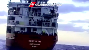 Buque a la deriva con 450 migrantes