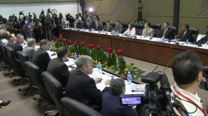 EEUU y Cuba discuten reapertura de embajadas