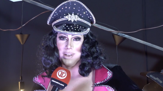 César Augusto interpreta a Cher