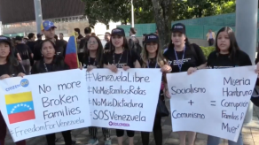 Venezolanos se manifiestan frente a la Asamblea de la OEA pidiendo libertad