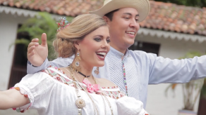 Lorna Cepeda y Rubén Montenegro bailan La Denesa