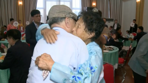 Entre lágrimas, coreanos se reencuentran tras décadas