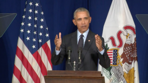 Obama regresa a la escena política con críticas a Trump