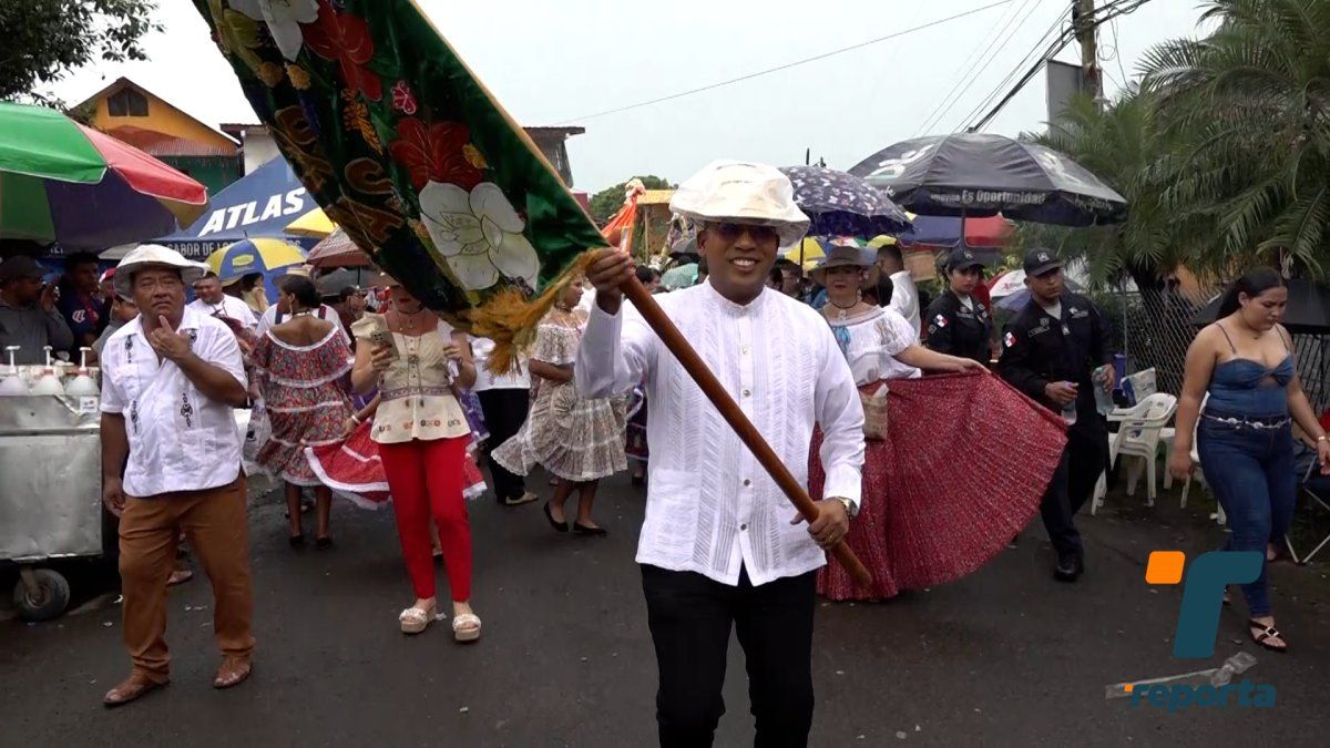 Las Minas celebró el Festival Nacional de la Flor del Espíritu Santo, el periodista Jermaine Cumberbatch fue el abanderado