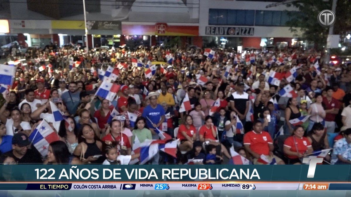 Con dianas en la Vía España panameños celebran el 3 de noviembre