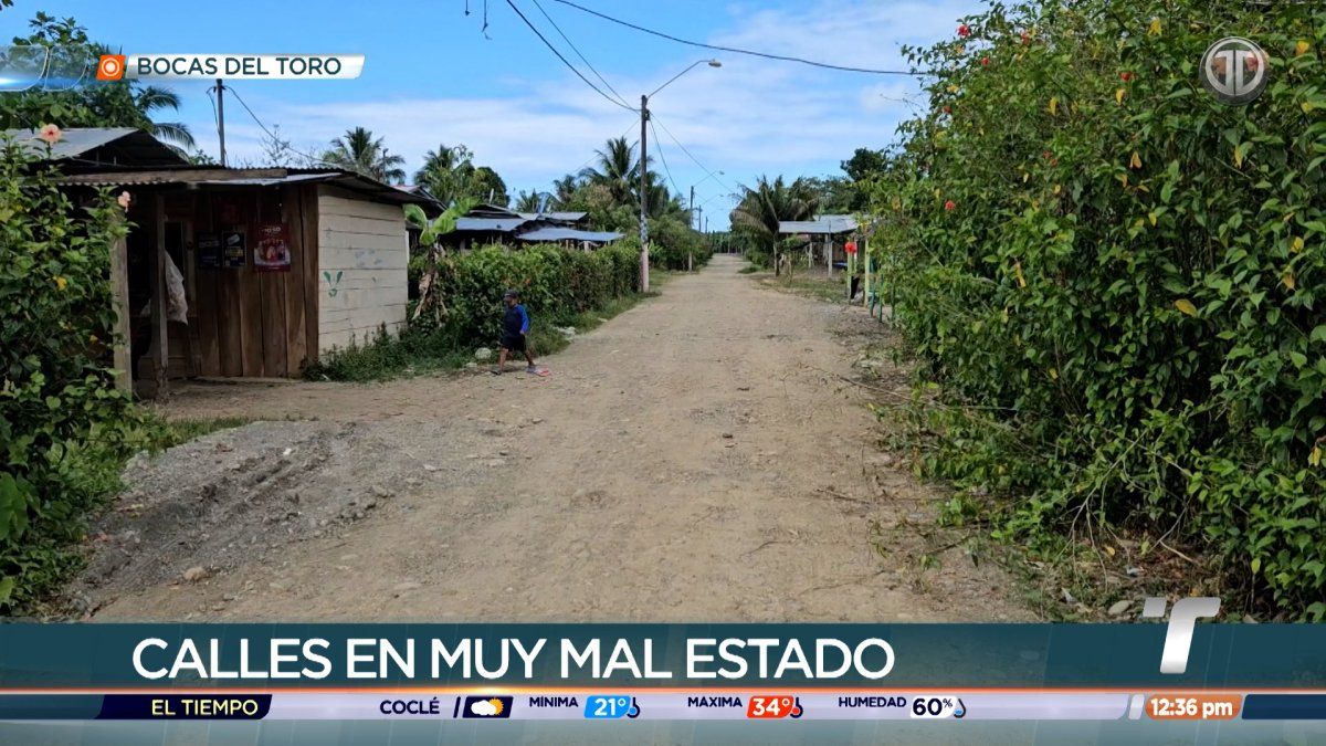Residentes de Barranco Adentro, en Bocas del Toro, exigen la reparación de las calles