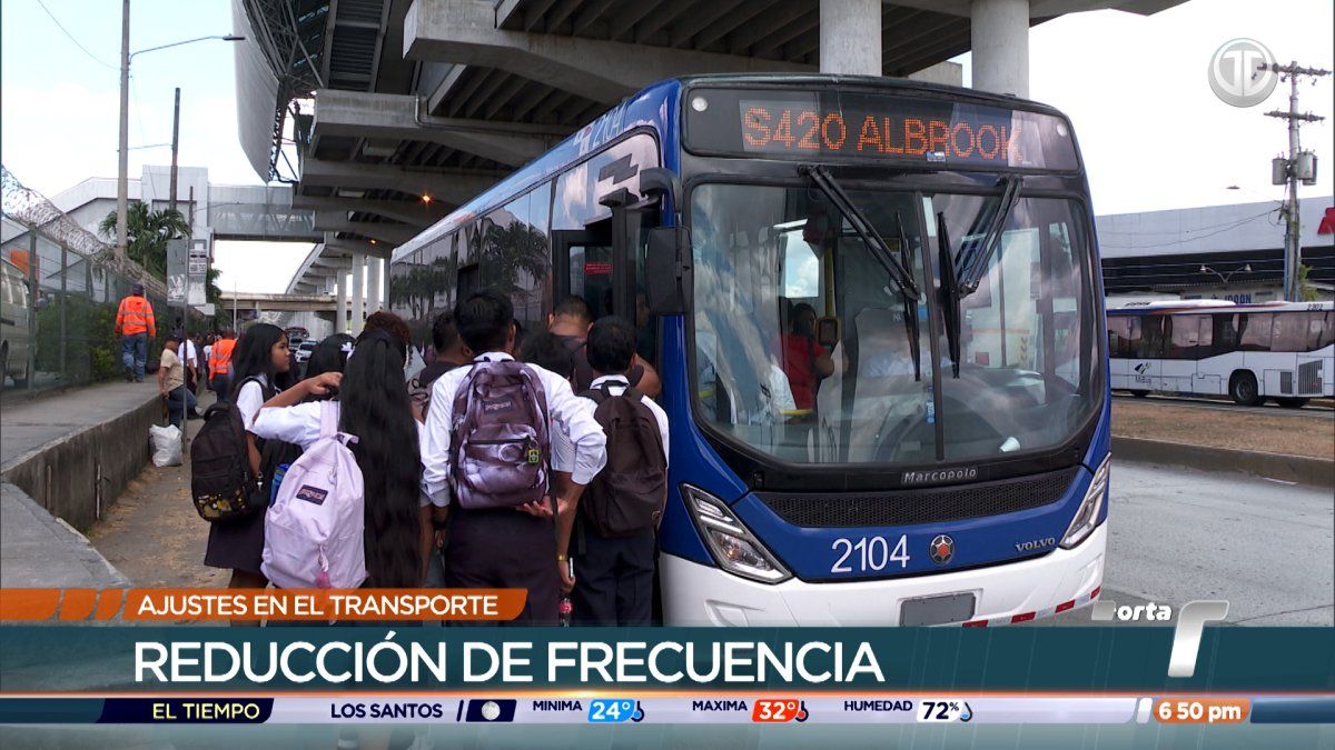 Usuarios adaptan sus rutinas ante reducción de frecuencias del Metrobus