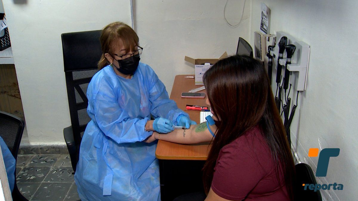 Más de 300 manipuladores de alimentos participan de jornada de carnetización en San Miguelito