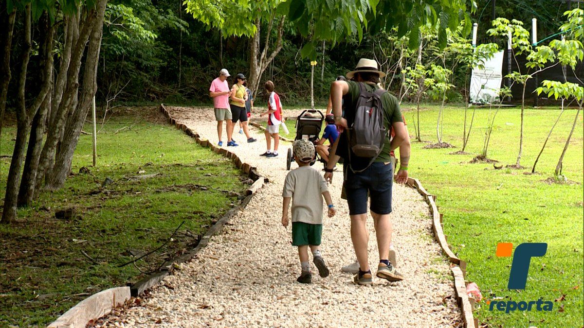 Familias aprovechan para visitar el Parque Natural Metropolitano