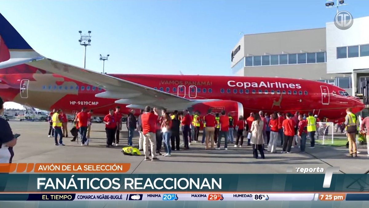 Fanáticos reaccionan tras develación del avión de la Selección de Panamá