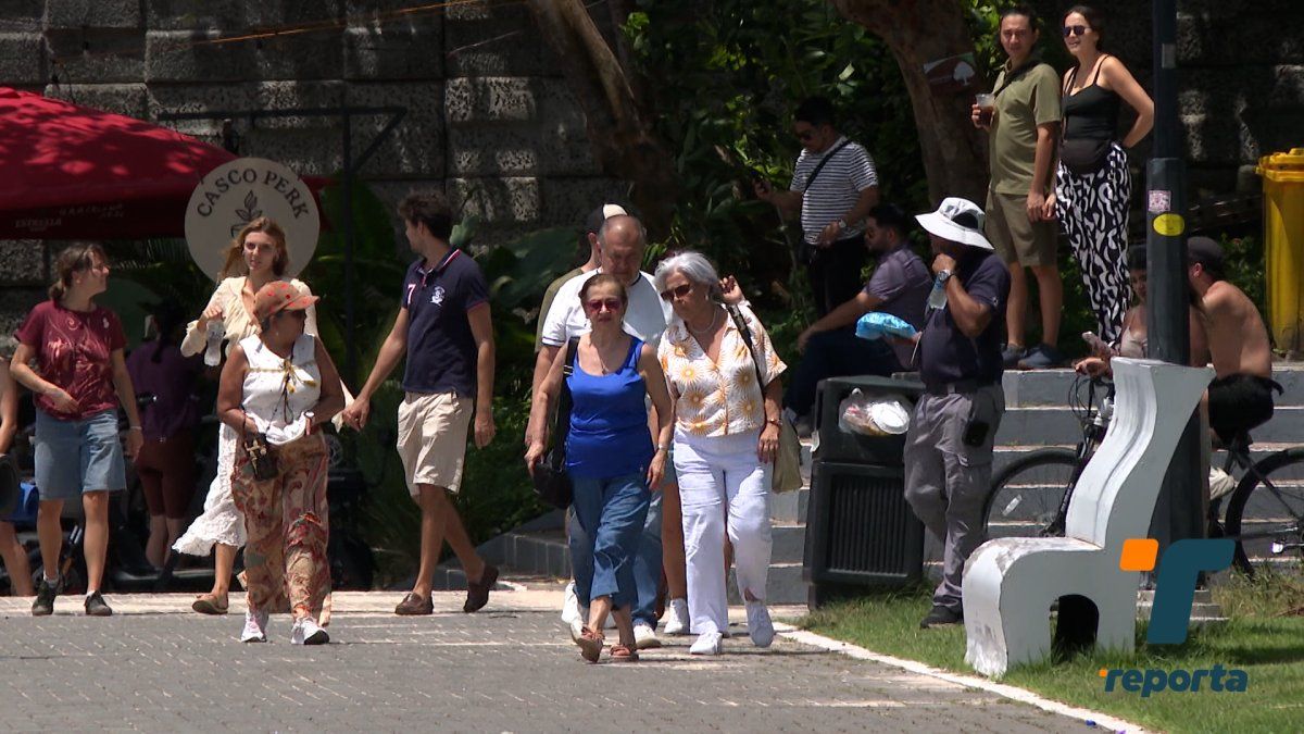 Ciudadanos aprovechan para recorrer el Casco Antiguo durante el fin de semana