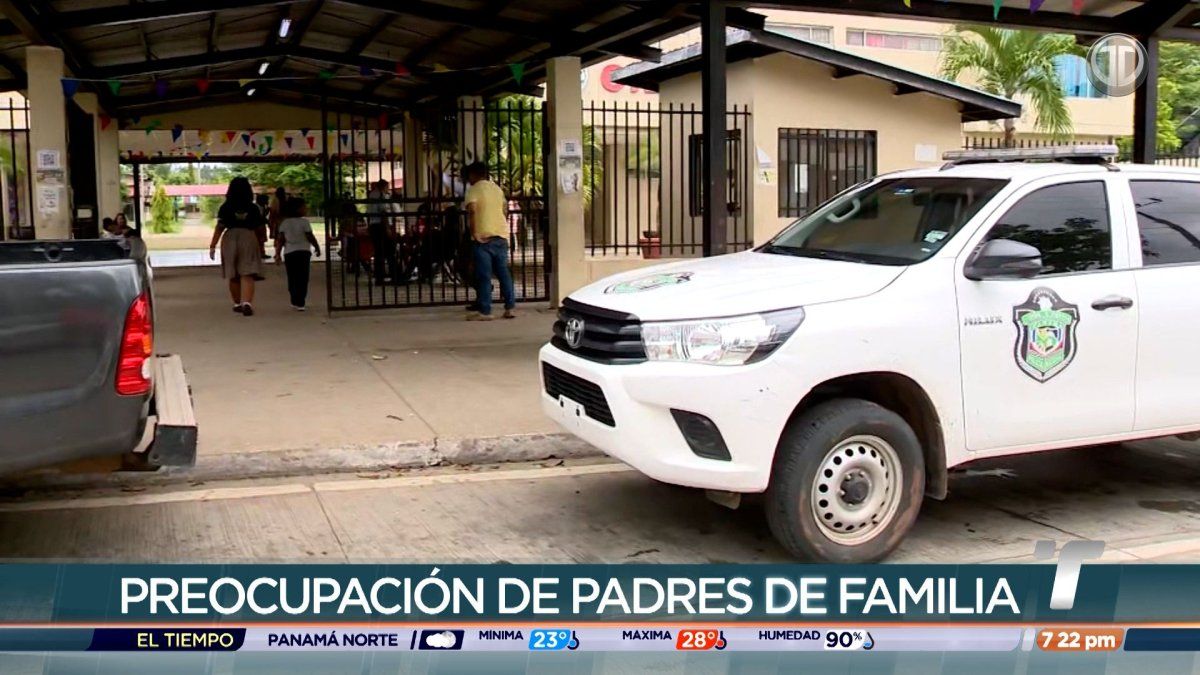 Padres de familia Escuela República de China expre