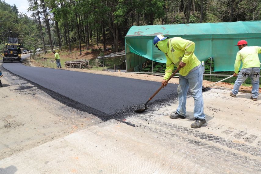 Construyen colegio y rehabilitan caminos en la provincia de Herrera