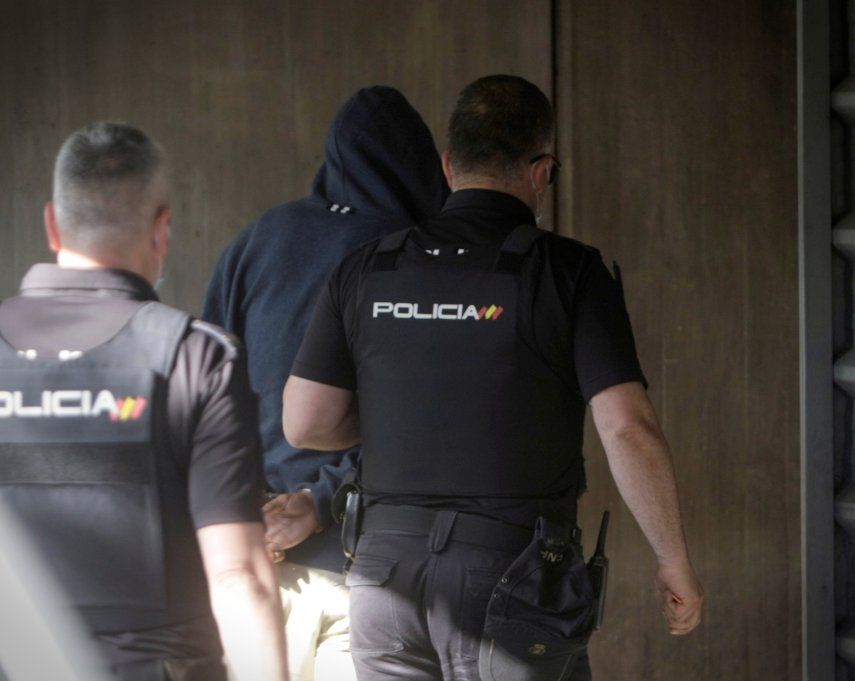 Los cuatro arrestados anteriormente