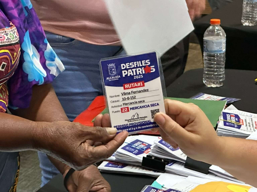 Alcaldía de Panamá entrega permisos a microempresarios Alcaldía de Panamá entrega permisos a microempresarios