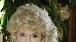 Donna Douglas llega a acuerdo por muñeca Barbie