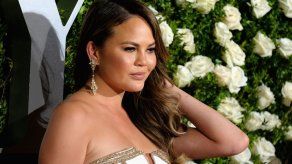 El vuelo de Christine Teigen para Japón da media vuelta a L.A