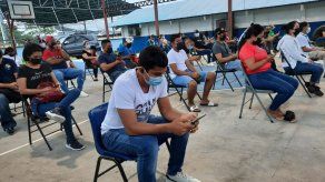 La modalidad de vacunación por barrido incluye a jóvenes desde los 12 o 16 años, según lo anunciado para cada circuito.