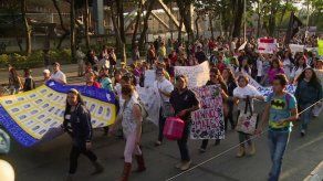México clama por la aparición de los 43 estudiantes tras detención de alcalde
