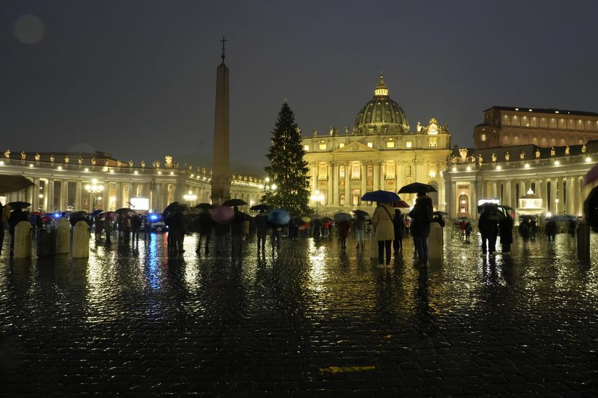 Vaticano se disculpa con grupo LGBTQ por exclusión en internet