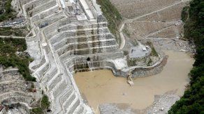 Miles afectados por riesgo de desborde de presa colombiana