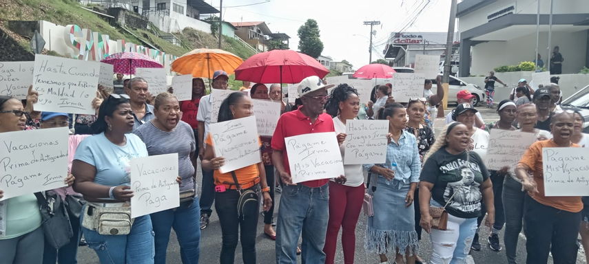 Exfuncionarios de la Alcaldía de San Miguelito protestan.