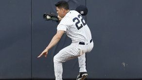Ellsbury se estrella contra la barda