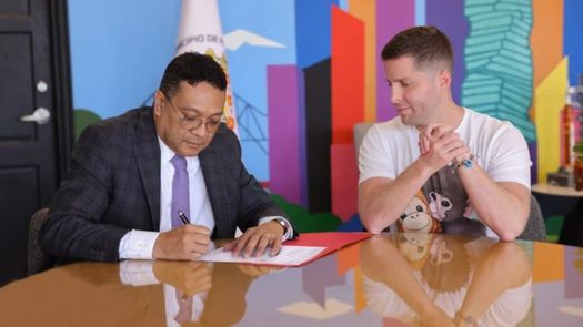 Director de la CSS, Dino Mon, y el alcalde Mayer Mizrachi. Director de la CSS, Dino Mon, y el alcalde Mayer Mizrachi.