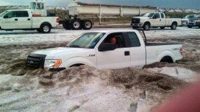 Tormenta arroja tanto granizo en Texas que rebasa la cintura