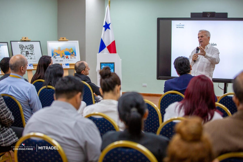 MITRADEL organiza conversatorio sobre la situación laboral del país.