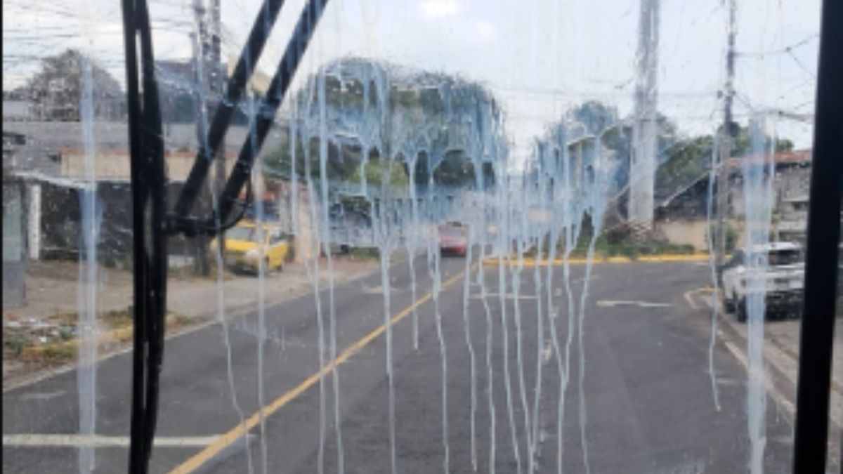 MiBus alerta por lanzamiento de huevos a metrobuses&nbsp;
