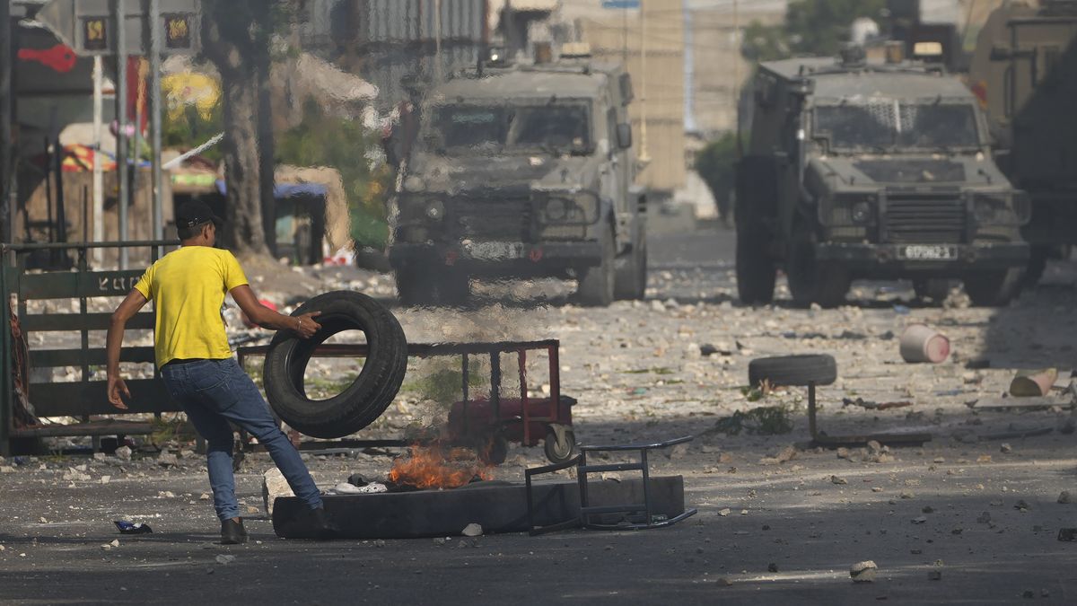 Los palestinos y gran parte de la comunidad internacional creen que los puestos avanzados israelíes violan el derecho internacional&nbsp;