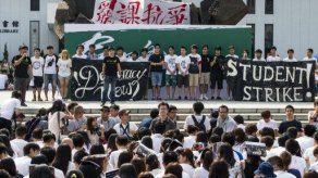 Miles de estudiantes van a la huelga en Hong Kong