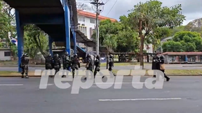 ¡AHORA! Estudiantes y antimotines se enfrentan en la Universidad de Panamá