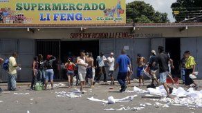 El Gobierno venezolano custodiará los supermercados tras saqueos