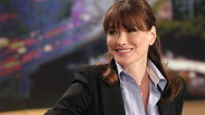 Carla Bruni reaparece con un dúo con el cantante Enrico Macias
