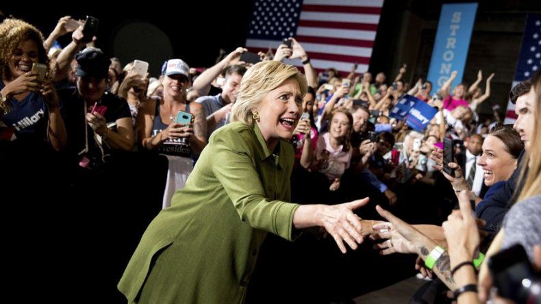 Sarandon pide que la convenzan de votar a Clinton