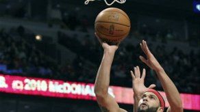 Neal redime faltas con triples en triunfo de Spurs sobre Clipper